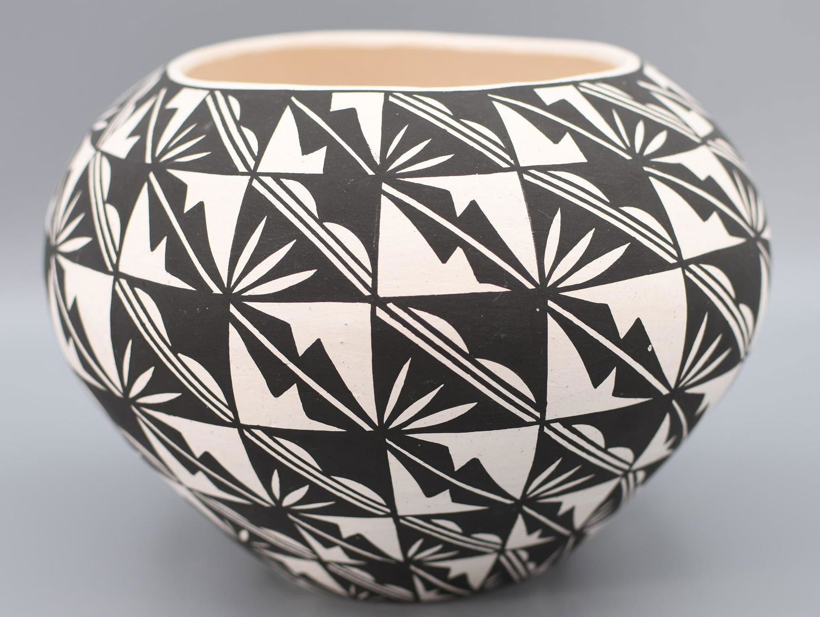 Laguna Black and White Geometric Pattern Jar, S. Pedro (1 of 10)