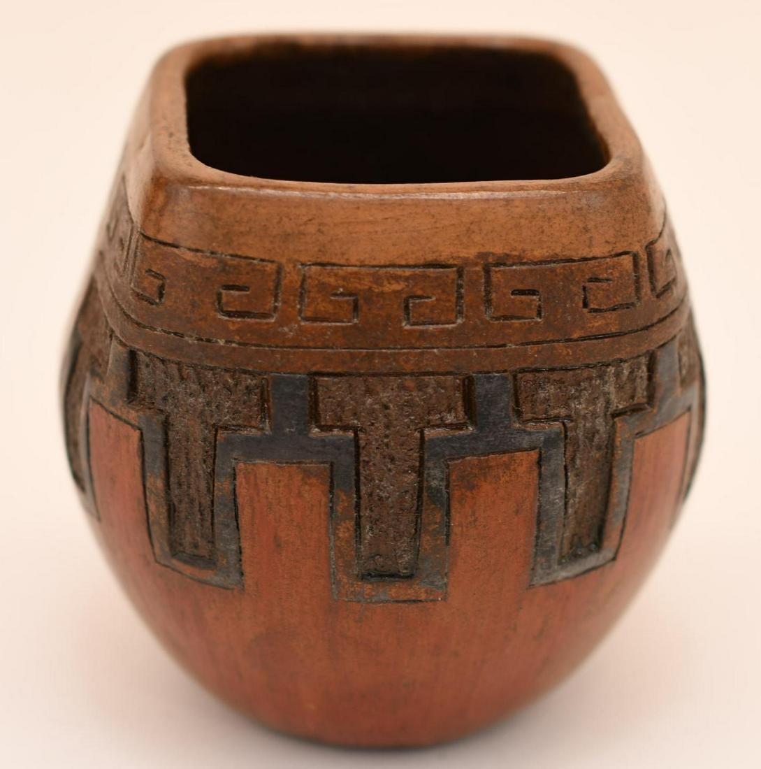 Navajo, Carved Pot, Lorraine Williams Yazzie (1 of 9)