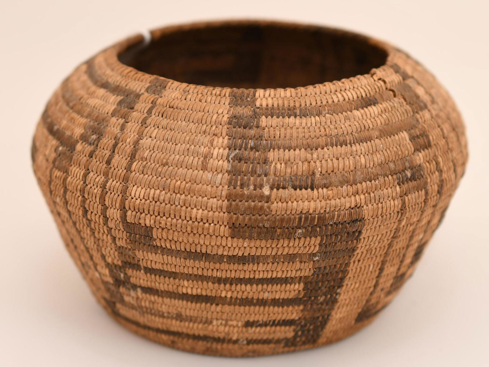 4" tall basket (Hopi) (1 of 8)