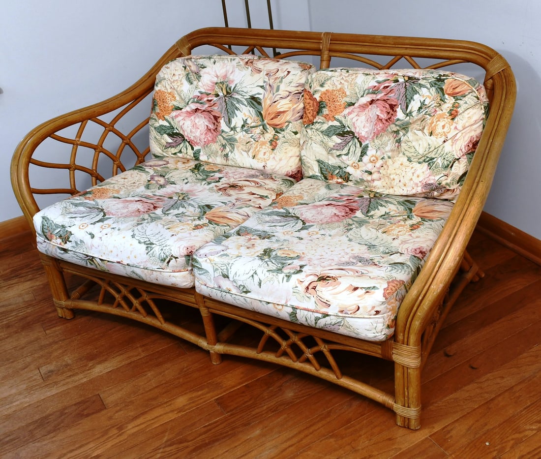 Lane Venture Rattan love seat: 2 seat cushions, 2 back cushions. READ OUR SHIPPING POLICY'S! This will be In person pick up or contact UPS store in Kenosha, or your own shipper, the UPS store phone number is in our policy's. 58" to