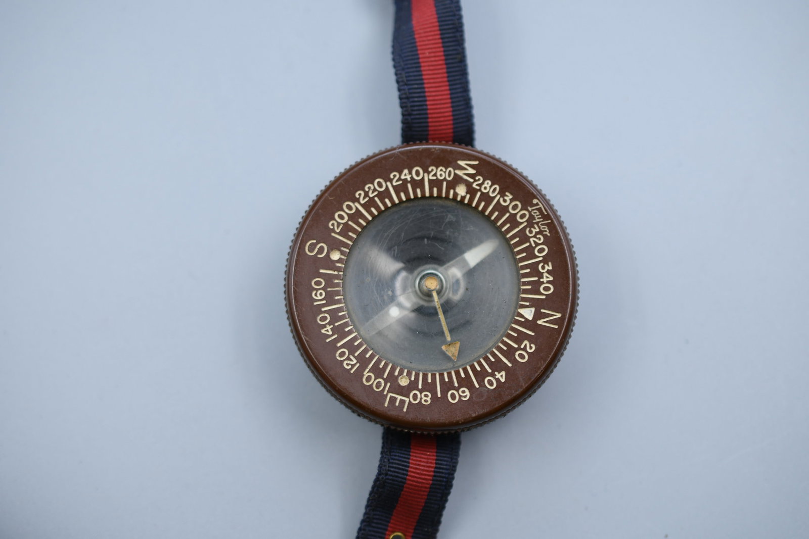 US Army Wrist Compass: Taylor Model US army liquid filled wrist compass. (NOTE-Weight and dimensions are before packaging) Dia- 2 1/4". Band-8 1/2". Weight- 1.95oz.