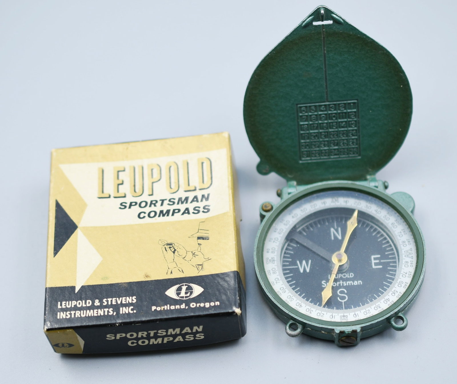 Leopold Sportsman Compass: Leopold Compass and original Box. total weight- 3.25oz. (NOTE-Weight and dimensions are before packaging)
