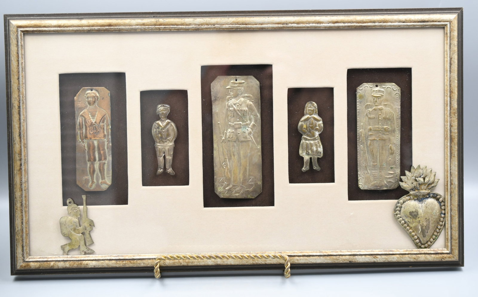 Embossed tin figures: Research tells us they where hung as decoration and used for pressing into baked goods, 7 pieces 5 framed. (NOTE-Weight and dimensions are before packaging) frame-10 3/4"x 18 3/4" x 3/4". Total weight