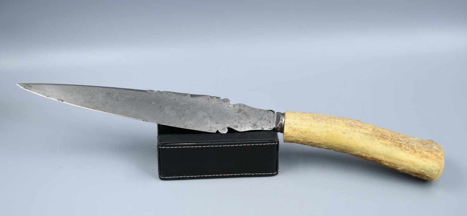 Hand made knife: hand made bone handle knife with Scandinavian style blade. (NOTE-Weight and dimensions are before packaging) handle-5 1/2". Blade-9". Weight- 9.9oz.