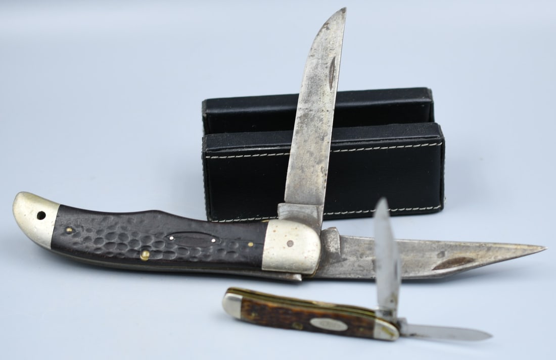 2 Case XX Knives: 2 Case XX folding knives. 1-#6265, 2-#6220 (NOTE-Weight and dimensions are before packaging) wood grip 6265-length-5 1/4", blade- 3 3/4". Bone grip 6220-Length-2 3/4", blade-2 1/4". Combined weight- 7