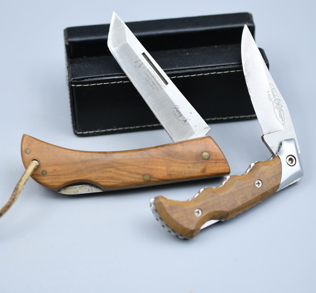 2 Folding knives: wood handle grip with stainless blades, 1 Cudeman knife(19044),1 Nieto. (NOTE-Weight and dimensions are before packaging) (19044)-handle-4"L. Blade-3". Neito-3 1/4"L, blade-2 3/4". Combined weight- 5.