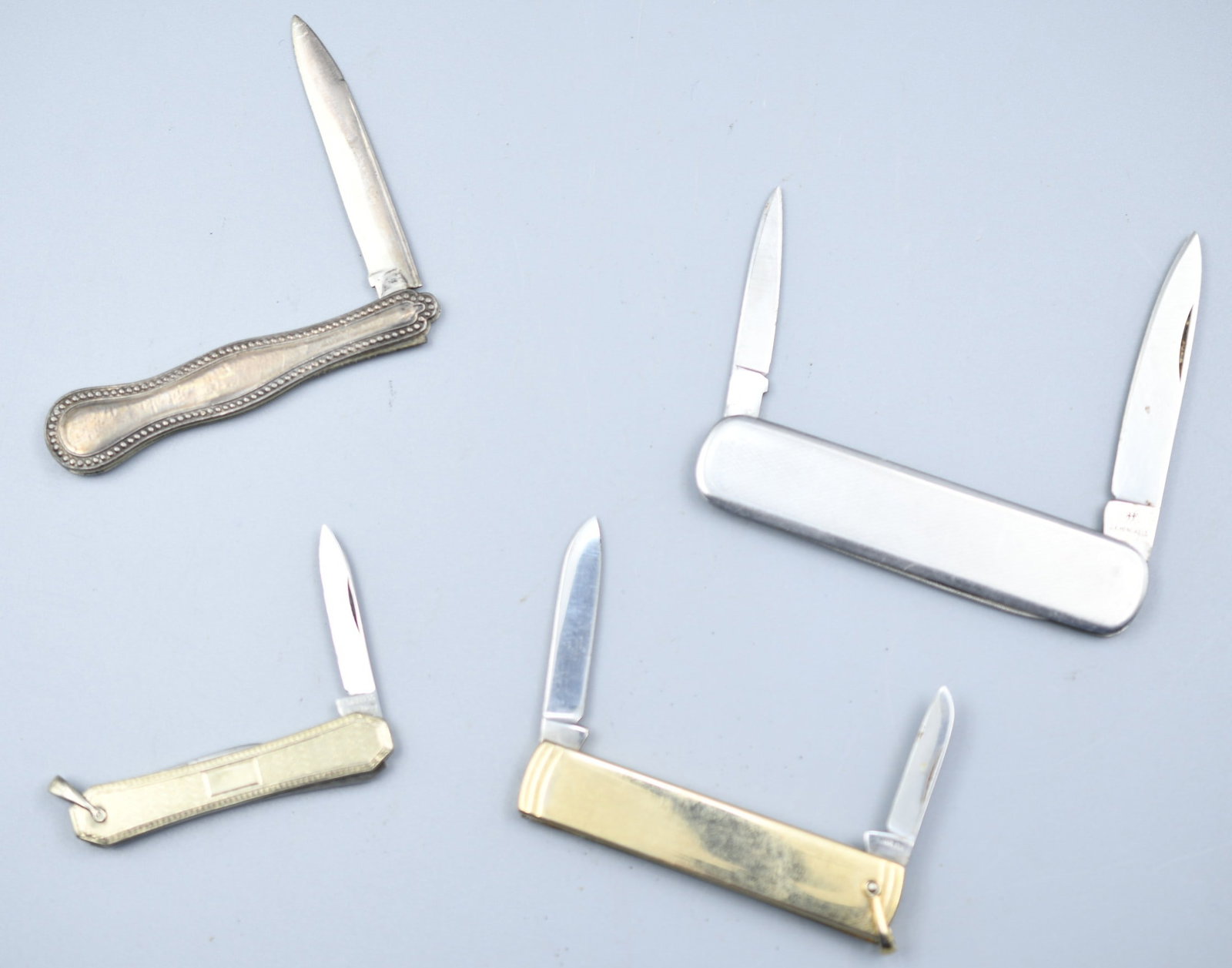 4 Gentleman's knives: 1-J.A. Henckels, 1-Swank, 1-ESFMCC ?(gold filled), 1-unamed. (NOTE-Weight and dimensions are before packaging) Length rang from 2 1/4"-3". Combined weight- 3.3oz.