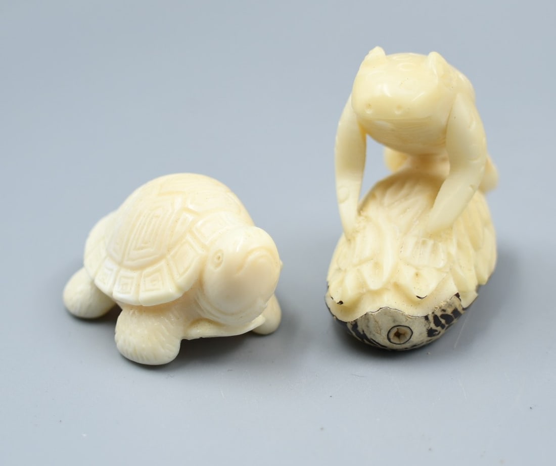 2 bone Carvings: 2 bone Carvings. 1 turtle and 1 Frog. (NOTE-Weight and dimensions are before packaging) Turtle-2 1/4"L x 1 1/4"W x 1"H. weight-1.2oz. Frog-2"L x 1"W x 1 7/8"H. weight-1.20oz.