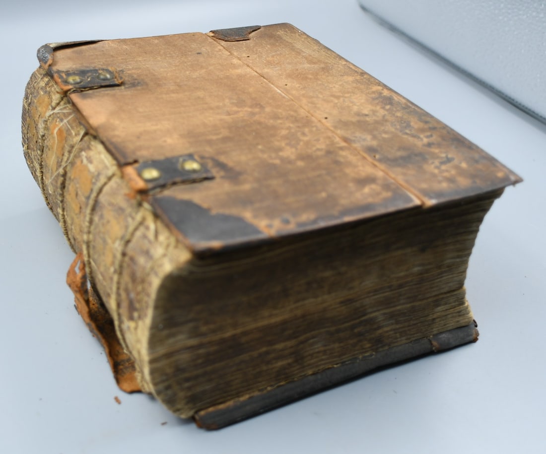 1748 German Bible: German Holy Bible of Old and New Testament with German translation done by Doctor Martin Luther. Published by Johann Philipp 1748. (NOTE-Weight and dimensions are before packaging)