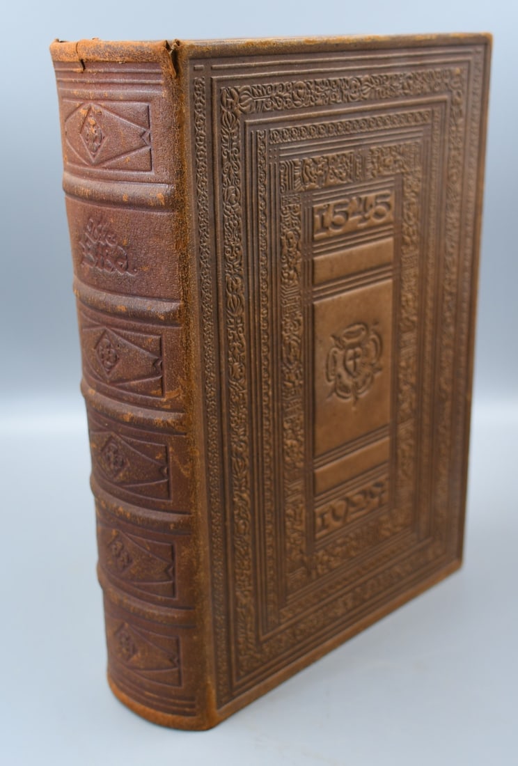 German Bible: Holy Bible translated to German by Doctor Martin Luther. After the edition of 1545 Bear Beitet and with image decoration of the parchment copy of the 1541 edition found in the Prussian State Library, 
