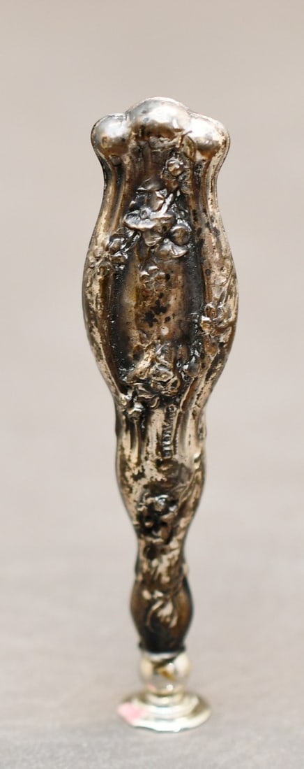 Sterling Silver Tobacco Pipe Tamper: This Vintage marked Sterling Silver pipe tamper has a stainless steel end monogramed A on the bottom. The weight of this is 14g. Dimensions given are for the item & weight is with the packaging.