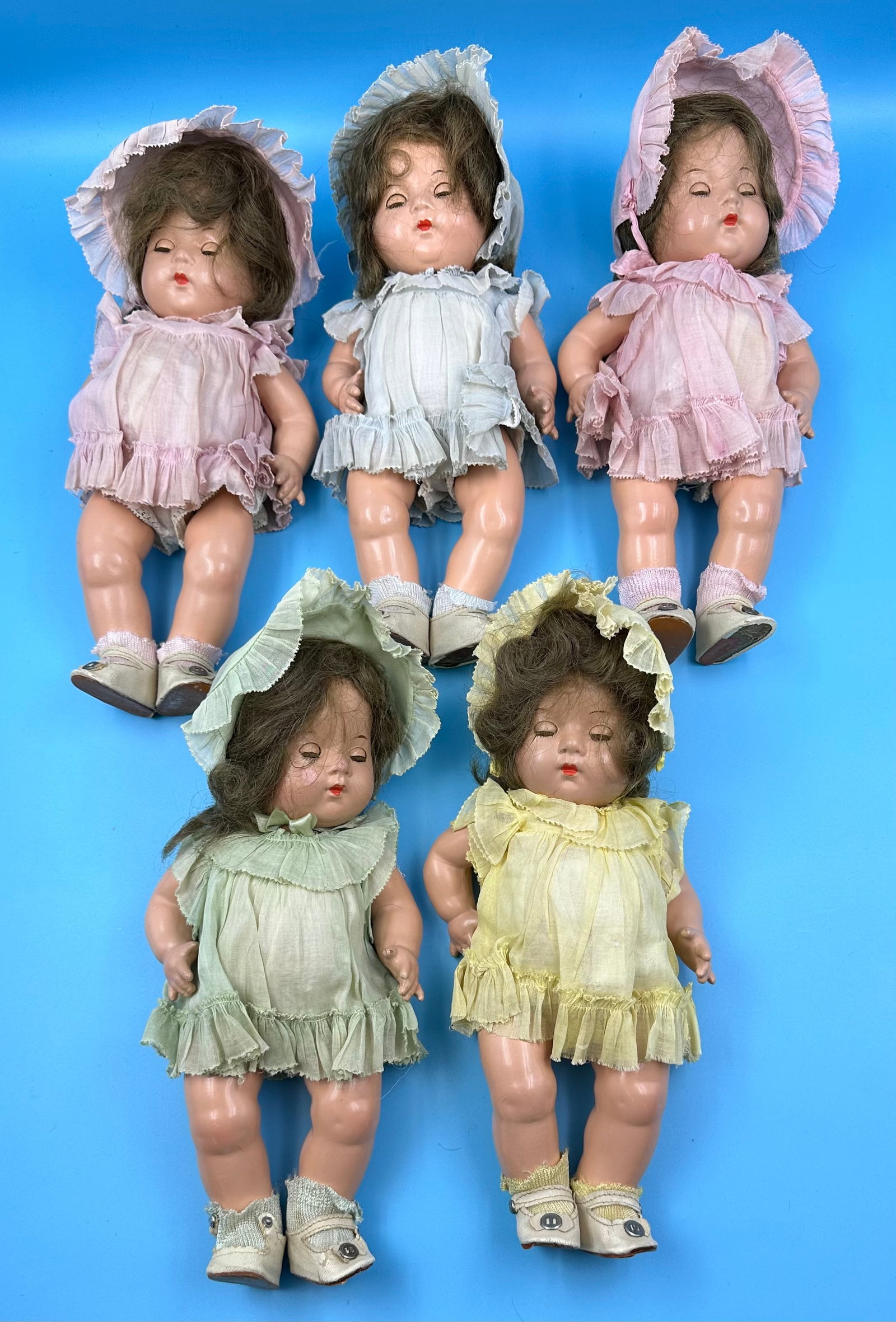 11.5" Dionne Quintuplets Vintage Madam Alexander Doll Set: All f Quintuplets 11.5" Madam Alexander Dolls "see photos". Dimensions given are for the item(s) combined for shipping & weight is with the packaging.