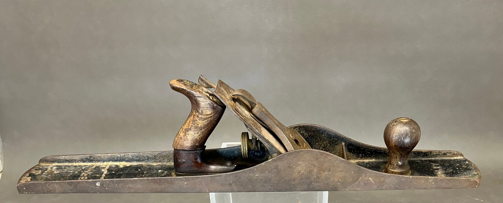 Stanley No. 8 Bailey Smooth Bottom Plane: This is an untouched as found 24" plane with rosewood handle and knob (See photos)