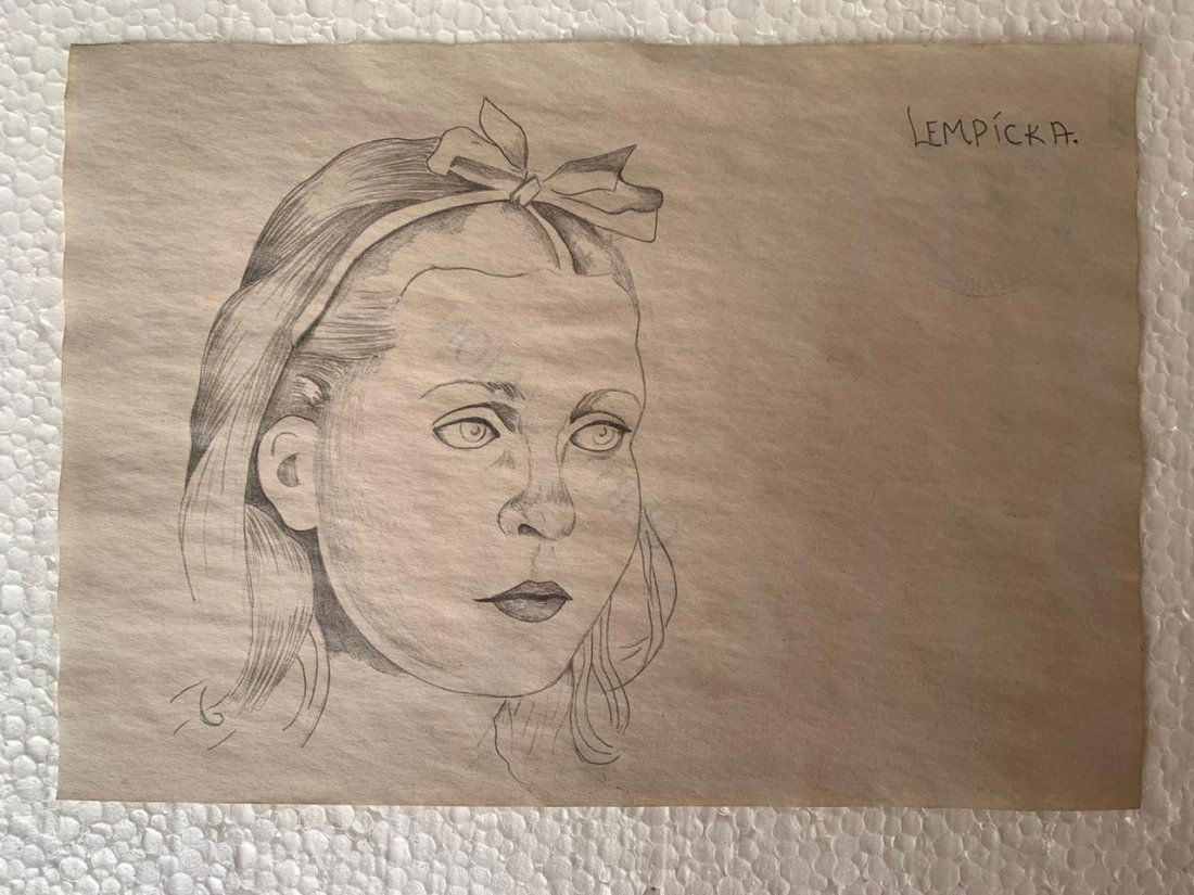 Signed Tamara de Lempicka Charcoal Drawing on paper: Signed and Stamped Tamara de Lempicka Charcoal Drawing on Paper. verso stamp inscribed "Musee d. Orsay". Aprox size 20 x 30 cms. This item has limited provenance, it doesnt have any documentation or c