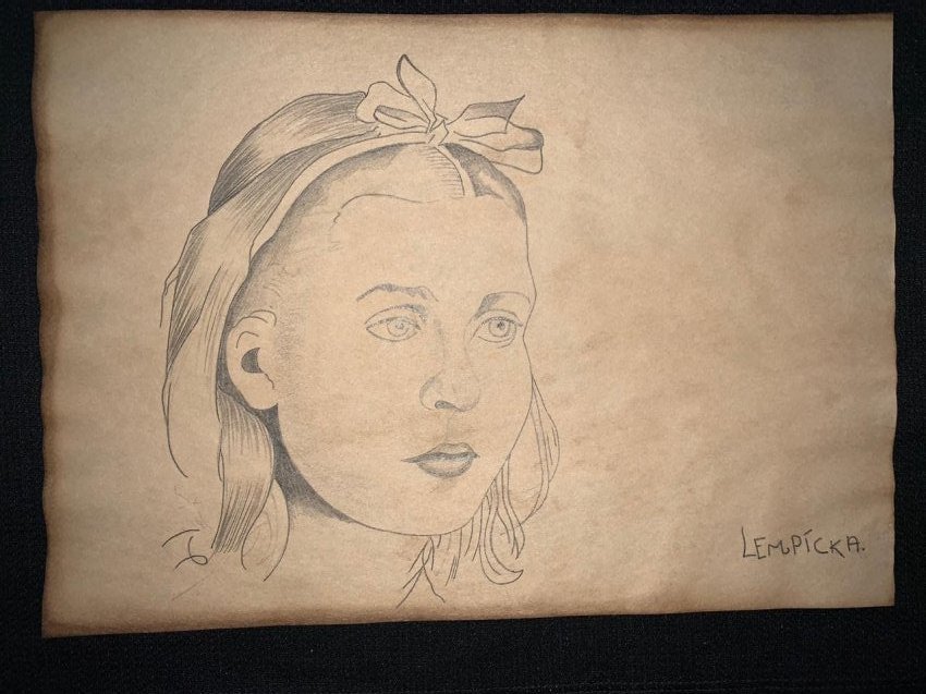 Signed & Stamped Tamara de Lempicka Drawing on paper: Signed and Stamped Tamara de Lempicka Charcoal Drawing on Paper. verso stamp inscribed "Musee d. Orsay". Aprox size 20 x 30 cms. This item has limited provenance, it doesnt have any documentation or c