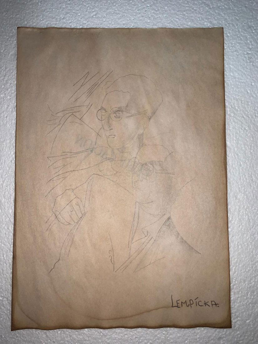 Signed & Stamped Tamara de Lempicka Drawing on paper: Signed and Stamped Tamara de Lempicka Charcoal Drawing on Paper. verso stamp inscribed "Musee d. Orsay". Aprox size 20 x 30 cms. This item has limited provenance, it doesnt have any documentation or c