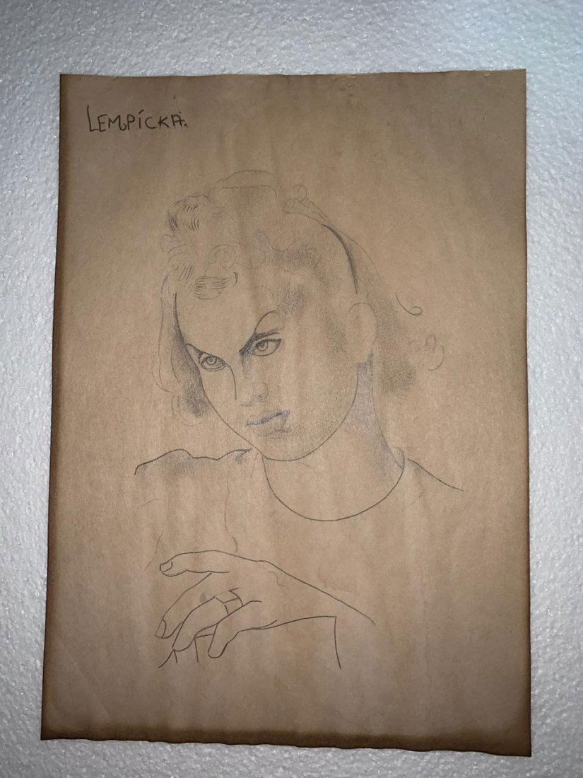 Signed & Stamped Tamara de Lempicka Drawing on paper: Signed and Stamped Tamara de Lempicka Charcoal Drawing on Paper. verso stamp inscribed "Musee d. Orsay". Aprox size 20 x 30 cms. This item has limited provenance, it doesnt have any documentation or c
