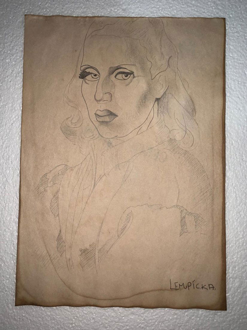 Signed & Stamped Tamara de Lempicka Drawing on paper: Signed and Stamped Tamara de Lempicka Charcoal Drawing on Paper. verso stamp inscribed "Musee d. Orsay". Aprox size 20 x 30 cms. This item has limited provenance, it doesnt have any documentation or c