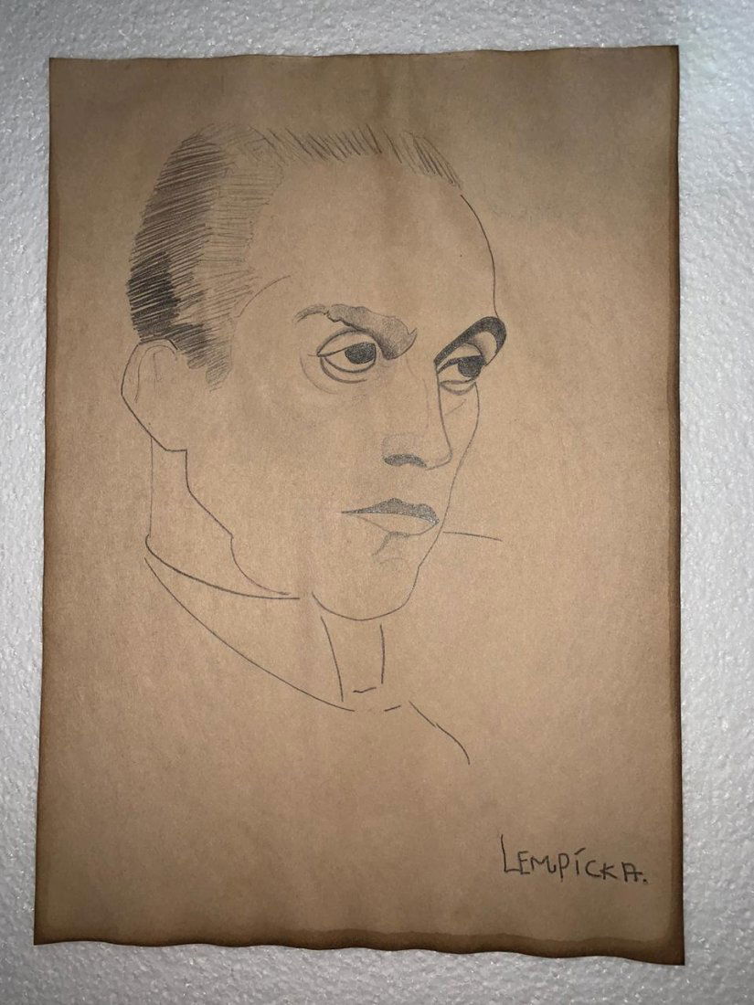 Signed & Stamped Tamara de Lempicka Drawing on paper: Signed and Stamped Tamara de Lempicka Charcoal Drawing on Paper. verso stamp inscribed "Musee d. Orsay". Aprox size 20 x 30 cms. This item has limited provenance, it doesnt have any documentation or c