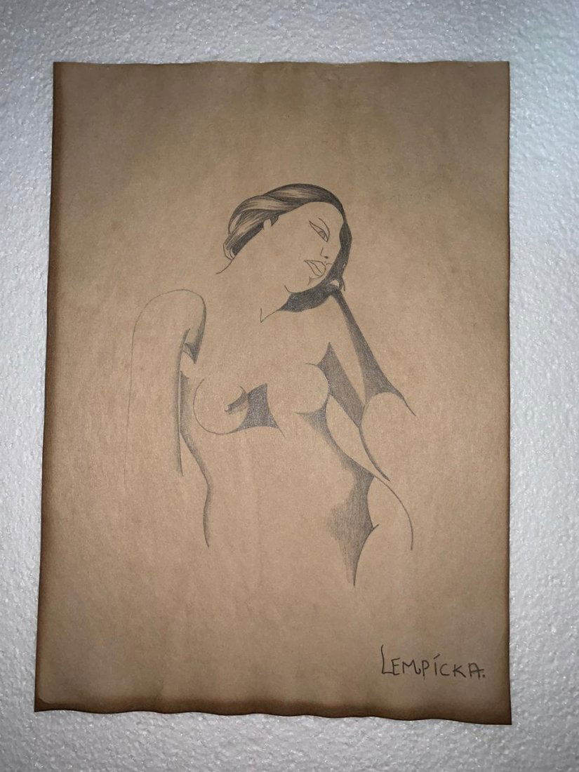 Signed & Stamped Tamara de Lempicka Drawing on paper: Signed and Stamped Tamara de Lempicka Charcoal Drawing on Paper. verso stamp inscribed "Musee d. Orsay". Aprox size 20 x 30 cms. This item has limited provenance, it doesnt have any documentation or c