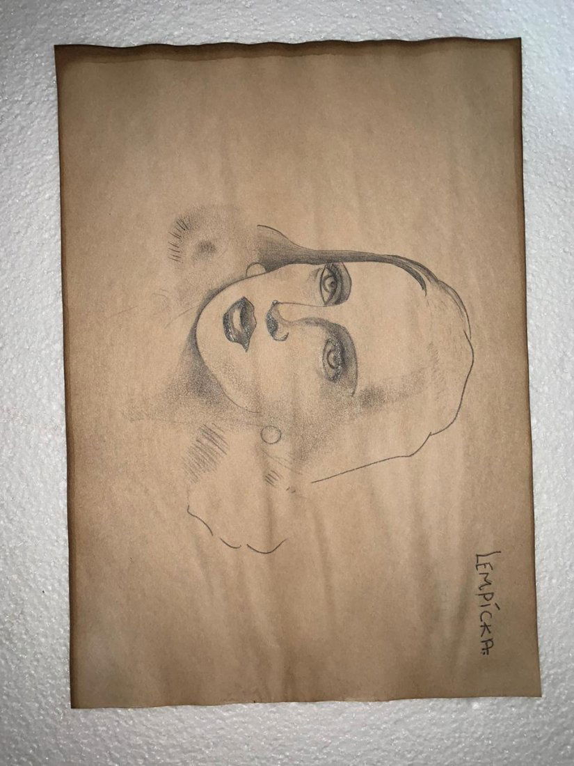 Signed & Stamped Tamara de Lempicka Drawing on paper: Signed and Stamped Tamara de Lempicka Charcoal Drawing on Paper. verso stamp inscribed "Musee d. Orsay". Aprox size 20 x 30 cms. This item has limited provenance, it doesnt have any documentation or c
