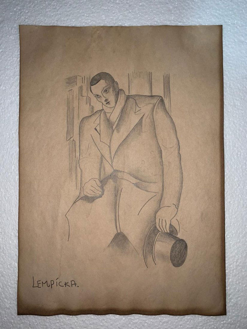 Signed & Stamped Tamara de Lempicka Drawing on paper: Signed and Stamped Tamara de Lempicka Charcoal Drawing on Paper. verso stamp inscribed "Musee d. Orsay". Aprox size 20 x 30 cms. This item has limited provenance, it doesnt have any documentation or c