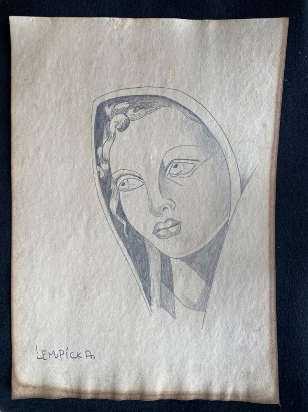 Signed & Stamped Tamara de Lempicka Drawing on paper: Signed and Stamped Tamara de Lempicka Charcoal Drawing on Paper. . Aprox size 20 x 30 cms. This item has limited provenance, it doesnt have any documentation or cerfication, Sold \\\"as is\\\" to the