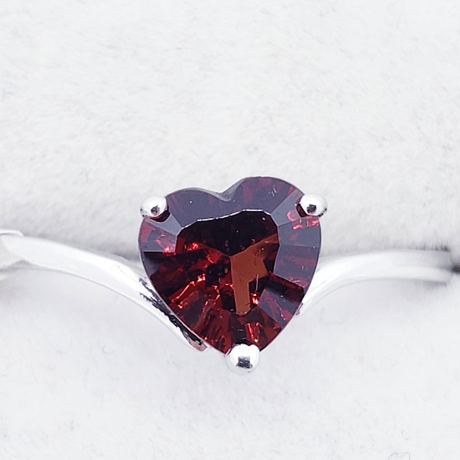 $600 10K Garnet(1ct) Ring: 10K White Gold Garnet(1ct) Ring (~Size 6.5)(Ring is resizable for $40) (~weight 1.7g), Made in Canada, Suggested Retail Value $600
