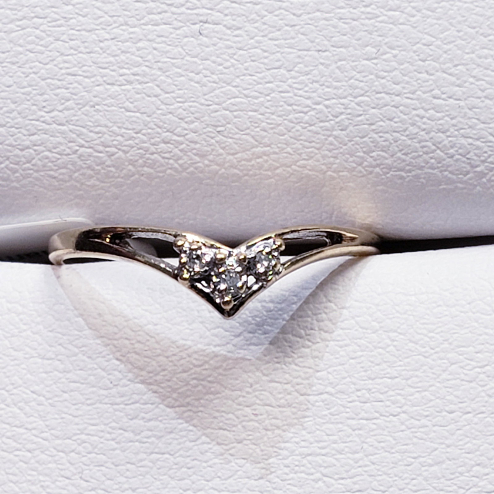 $800 10K Diamond(0.01ct) Ring: 10K Yellow Gold Diamond(0.01ct) Ring (~Size 6.5)(Ring is resizable for $40) (~length 0 inches) (~weight 1g), Suggested Retail Value $800