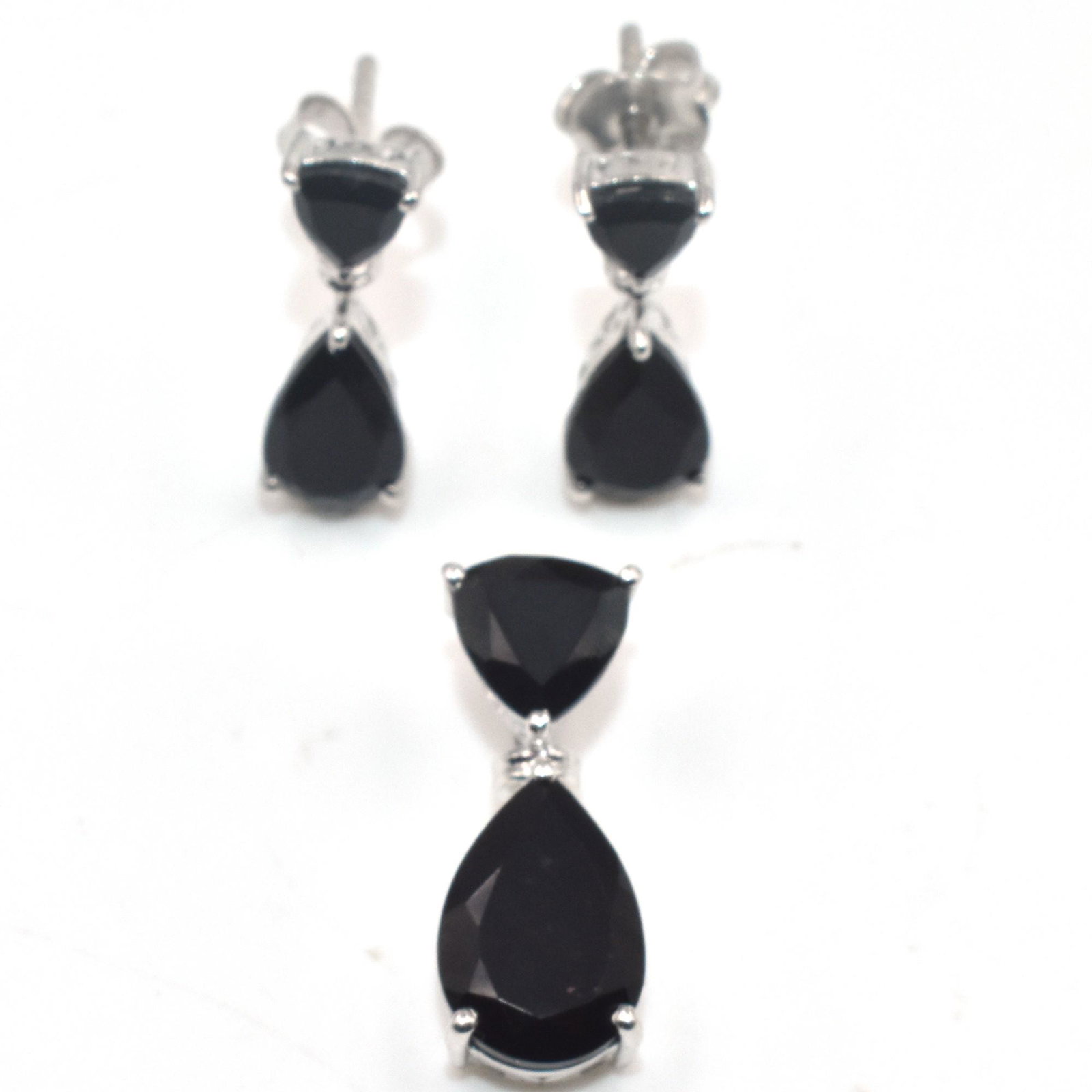 Silver Black Spinel(5.65ct) Earring Pendant Set: Silver Black Spinel(5.65ct) Rhodium Plated Earring Pendant Set (~Size 0) (~length 0 inches) (~weight 2.9g)