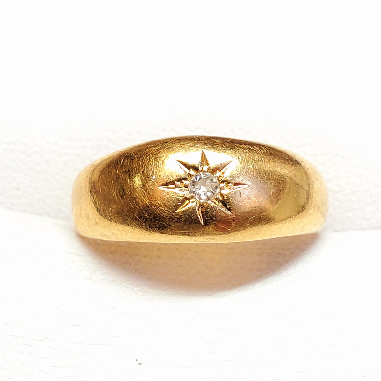 $4000 18K Diamond(0.03ct) Ring: 18K Yellow Gold Diamond(0.03ct) Ring (~Size 4.5)(Ring is resizable for $40) (~weight 4.22g), Suggested Retail Value $4000