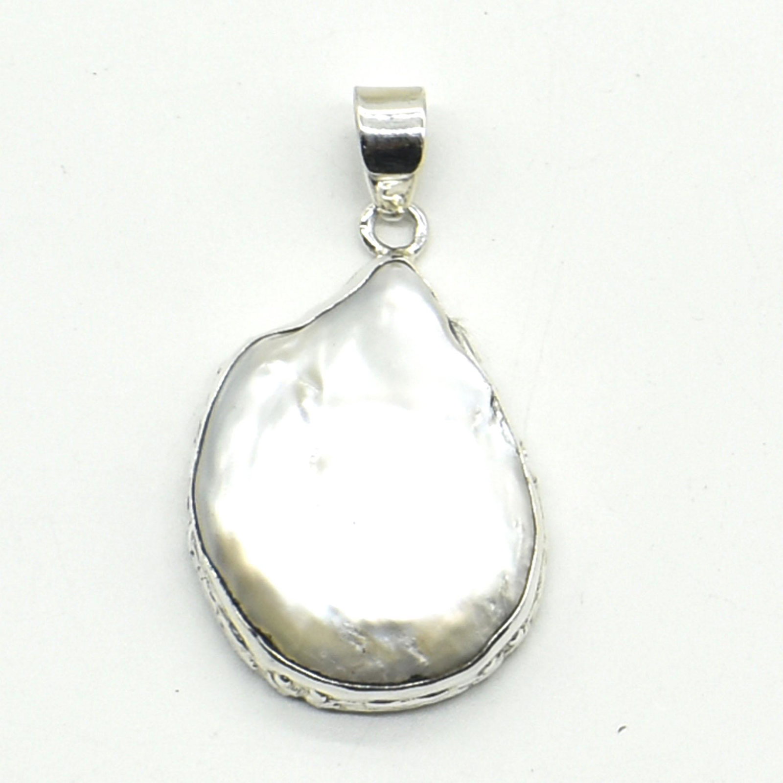 Silver Pearl(15.5ct) Pendant: Silver Pearl(15.5ct) Habd Made Pendant (~Size 0) (~length 0 inches) (~weight 9.6g)