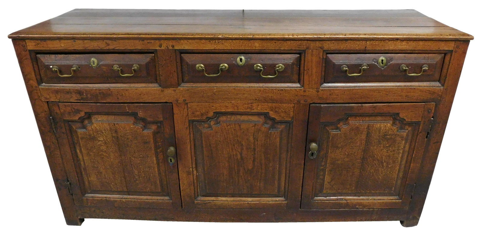 Derbyshire oak English dresser, early 18th C., walnut: Derbyshire oak English dresser, early 18th C., walnut finish, oblong top comprised of three boards, case with three short drawers with replaced brasses over three paneled cabinet doors, single shelf t