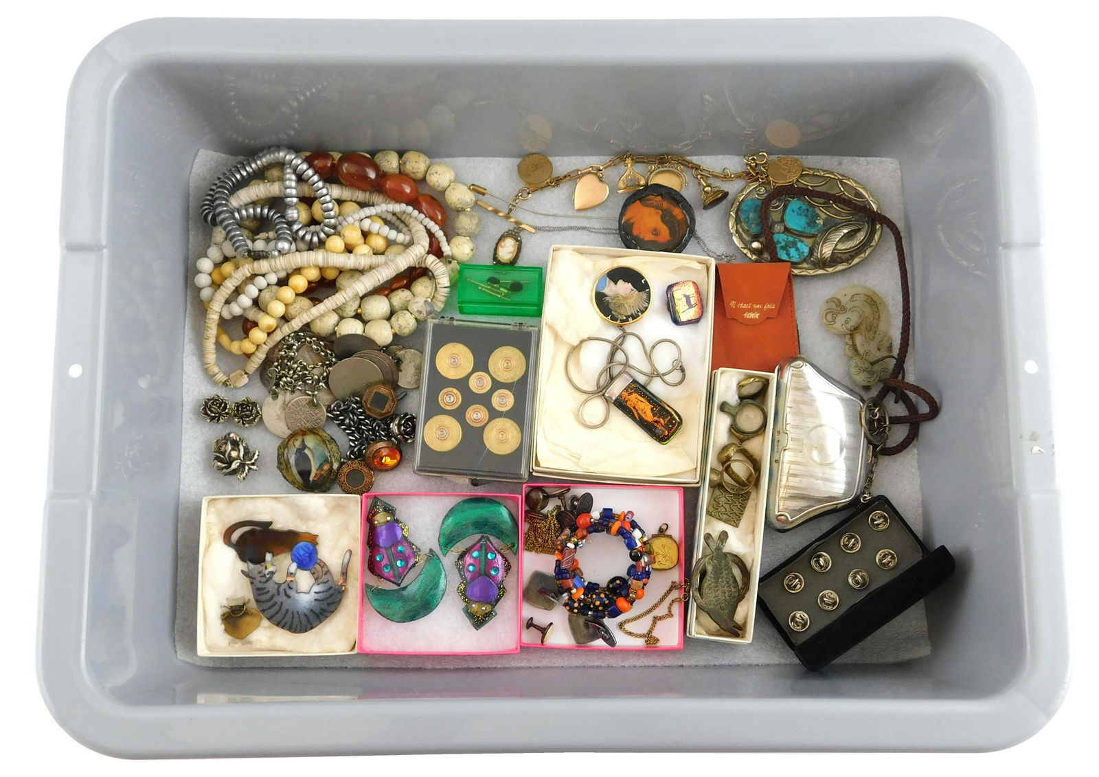 COSTUME JEWELRY: Assortment of costume, 20+ pieces, (1 of 7)