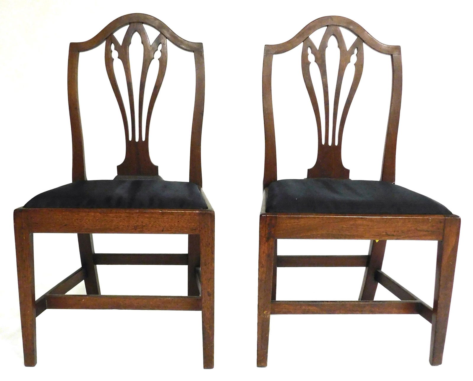 Pair of side chairs, Connecticut/New England, late 18th or early 19th C., mahogany, arched crest, (1 of 4)