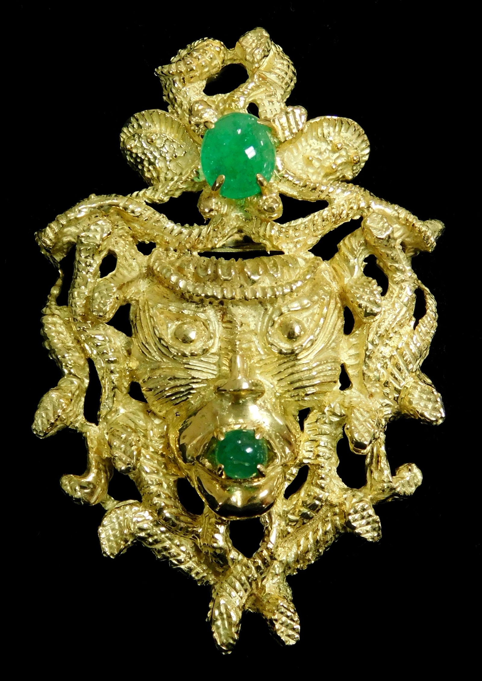 JEWELRY: Tested 18K yellow gold Emerald sculpted head brooch with pendant option. Measuring 3 x 2 (1 of 4)