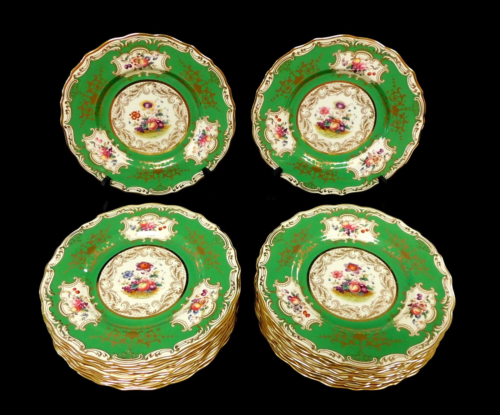 Eighteen Copeland Spode porcelain dinner plates, England, circa 1910, vibrant grass-green ground (1 of 3)