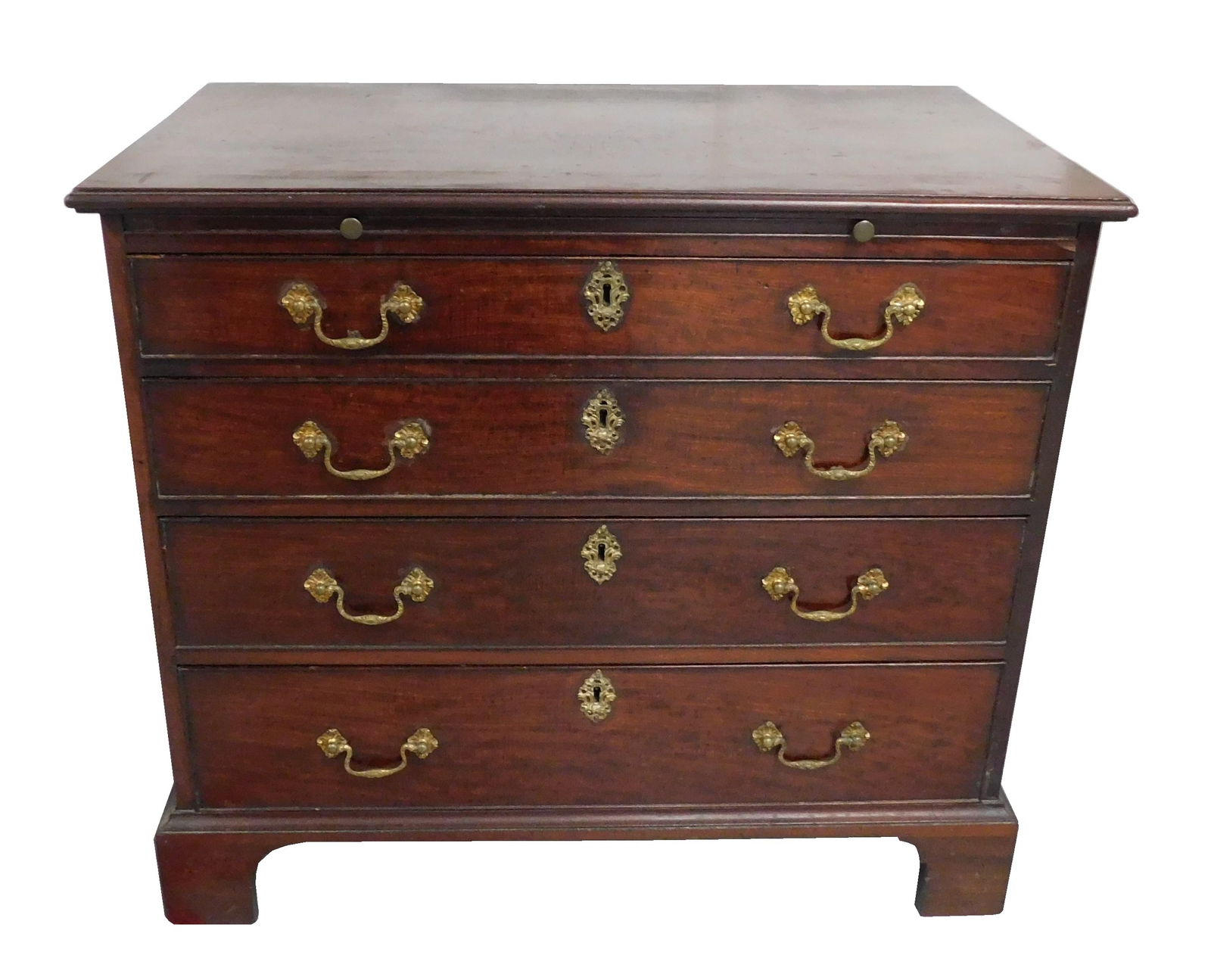 Bachelor’s chest, Georgian form, mahogany case with figured maple veneer to drawer fronts, sli (1 of 3)