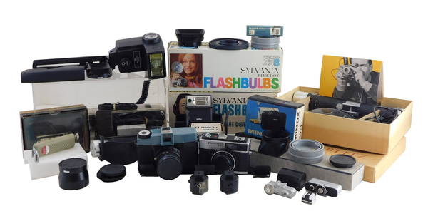 CAMERA: Late 20th C. Cameras and accessories, with brands such as Zeiss, Rowi, Braun, Canon,: CAMERA: Late 20th C. Cameras and accessories, with brands such as Zeiss, Rowi, Braun, Canon, Vivitar, Minox, etc., including: a Zeiss Ikon S310 35mm film camera, with Tessar 40mm f/2.8 lens; Zeiss Iko