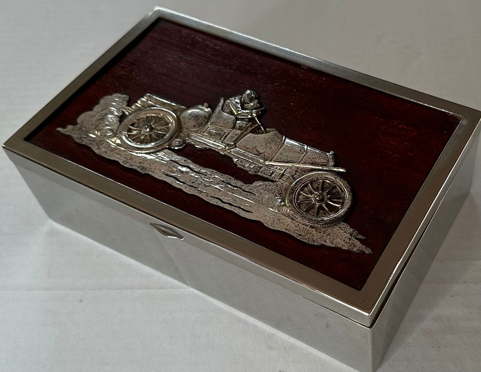 Vanderbilt Race subject cigar humidor, cedar lined, applied three dimensional cup racer on cover, 9 (1 of 3)