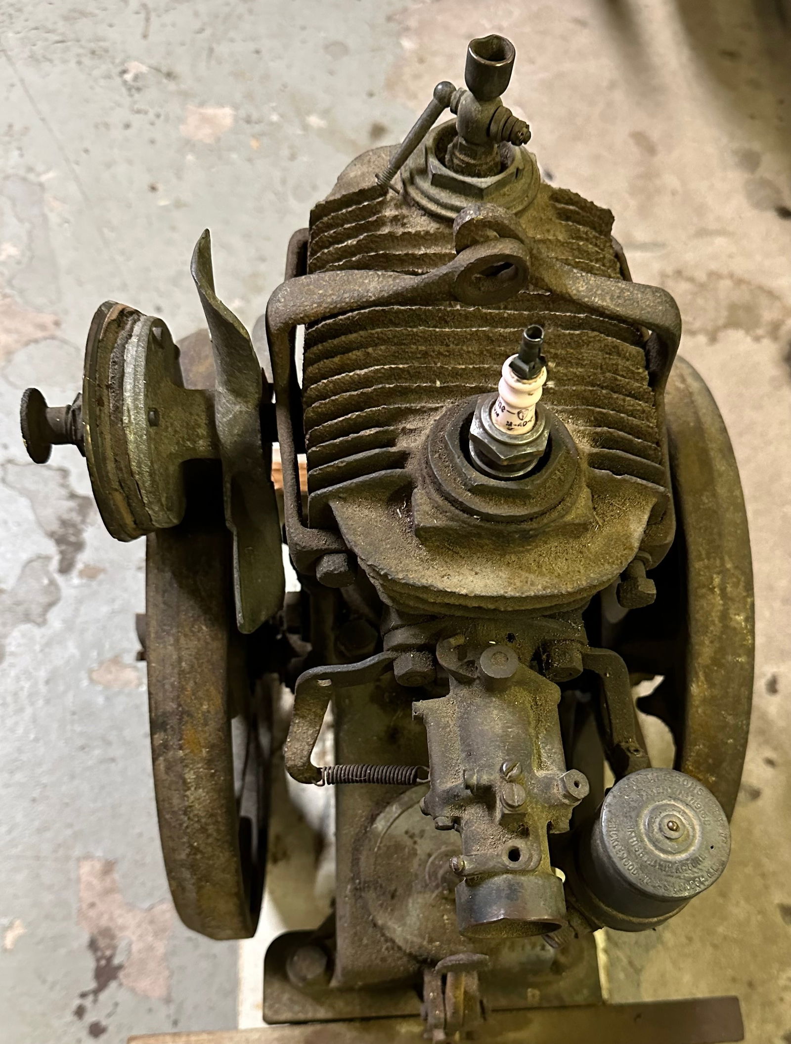 British small one cylinder engine, air cooled, has provision for chain drive, stationary power unit, (1 of 5)