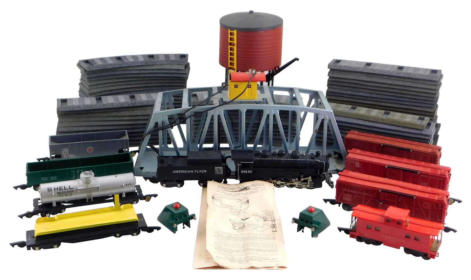 RAILROAD: American Flyer freight train set, c. 1945-1960, consisting of a locomotive and tender, (1 of 4)