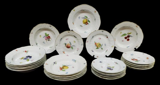 CHINA: Meissen hand-painted porcelain, twenty-four pieces, all with fruit and flower motif and