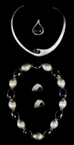JEWELRY: Four pieces of Mexico Sterling and onyx jewelry, including a contemporary choker with wave