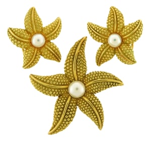 + JEWELRY: 18k and Cultured pearl set of earrings and pin, details include: pin setting is stamped