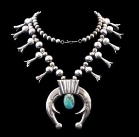 JEWELRY: Silver squash blossom necklace, with fourteen squash blossoms strung between single strand