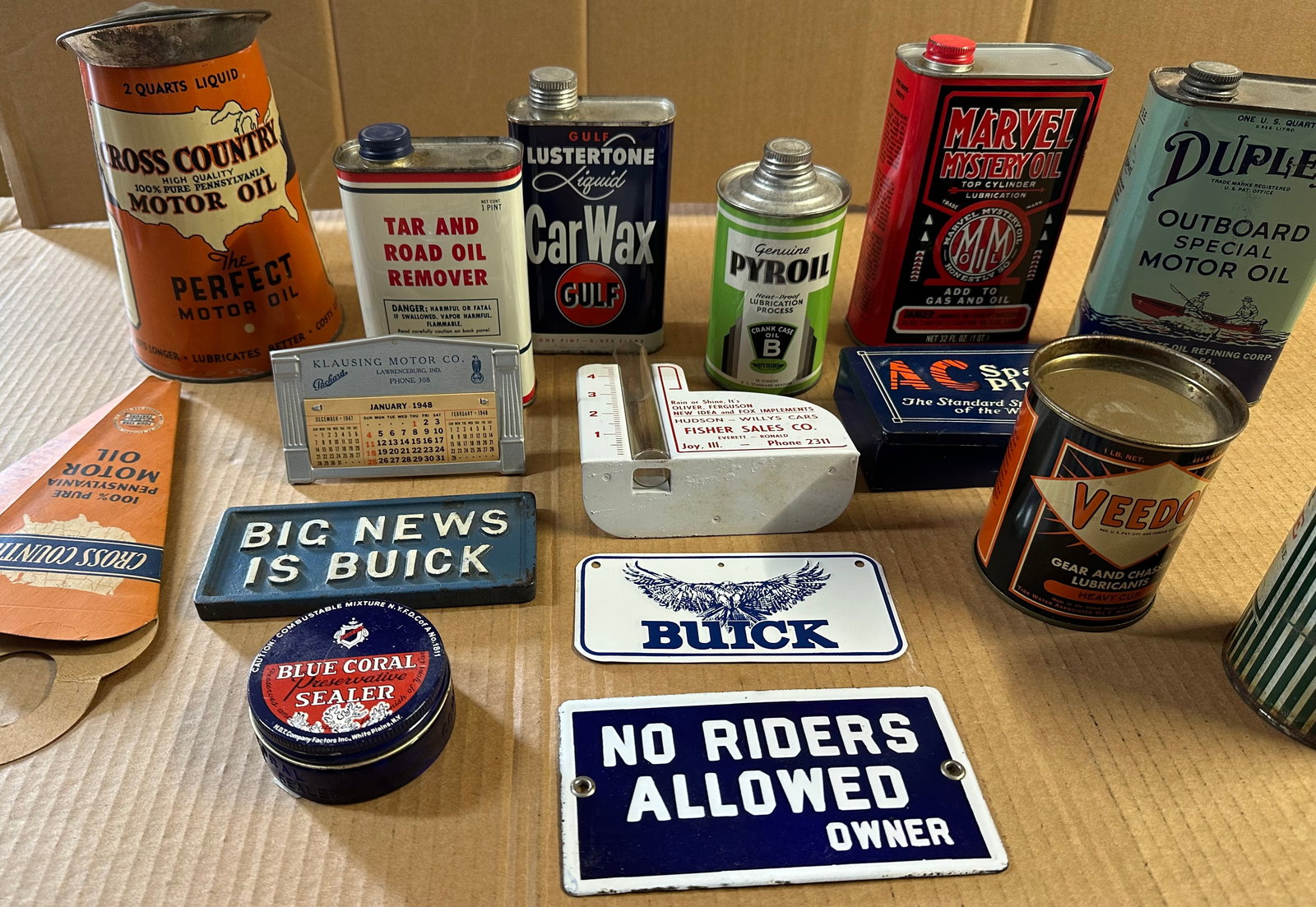 Collection of misc cans, small signs, desk items, vg to ex condition (1 of 3)