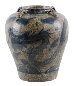 ASIAN: Swatow (Zhangzhou) ware jar, Chinese, late Ming Dynasty (1368 - 1644), baluster form with