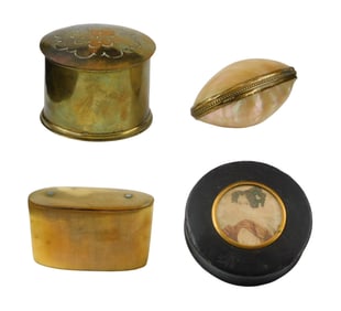 Four small snuff and trinket boxes, 19th/20th C., details include: round brass box with tooled flora