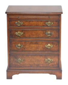 Bachelor chest, George II style, 20th C., diminutive size with slide over four graduated drawers, to